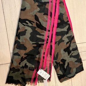 NWT beautiful GAP Camo scarf.
